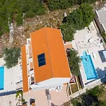 Castello Apartment *