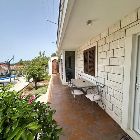 Castello Apartment *