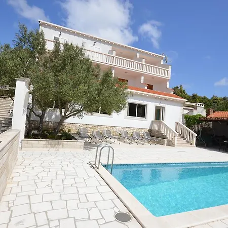 Castello Apartamento Zrnovo