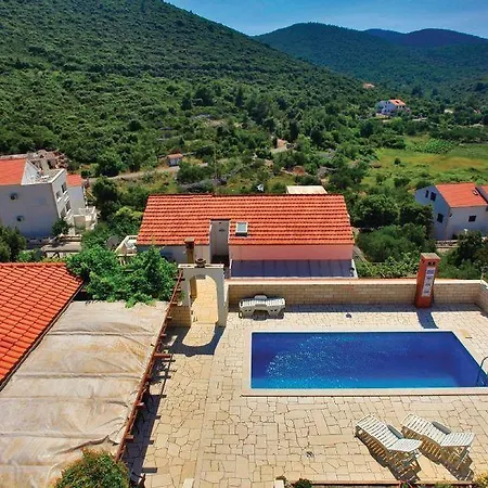 Castello Apartamento Zrnovo