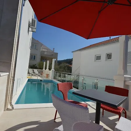 Castello Apartment *