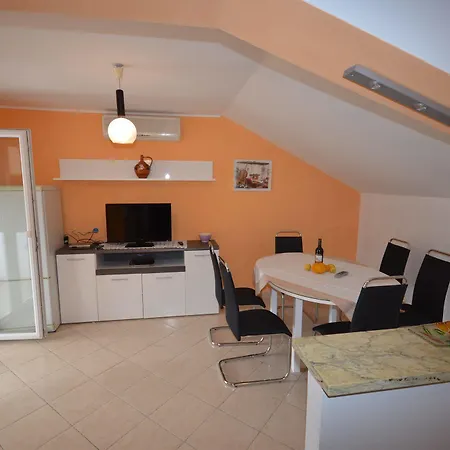 Castello Apartment *