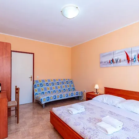 Castello Apartment *