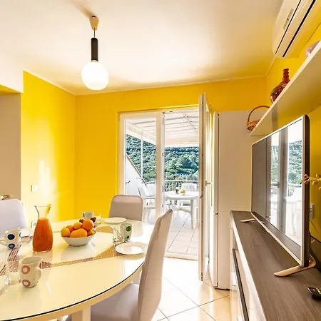 Apartment Castello Zrnovo