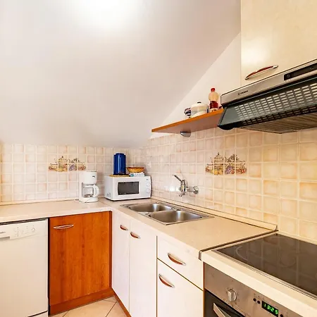 Apartment Castello Zrnovo