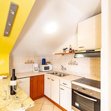 Castello Apartment Zrnovo