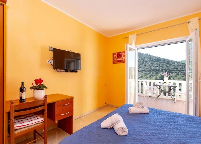 Castello 公寓 Zrnovo