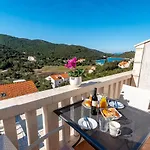 Castello * Zrnovo