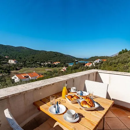 아파트 Castello Zrnovo