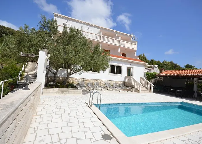 Castello 아파트 Zrnovo